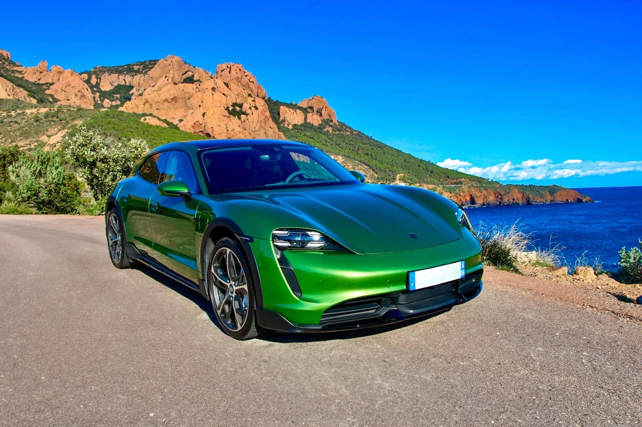 PORSCHE Taycan 0