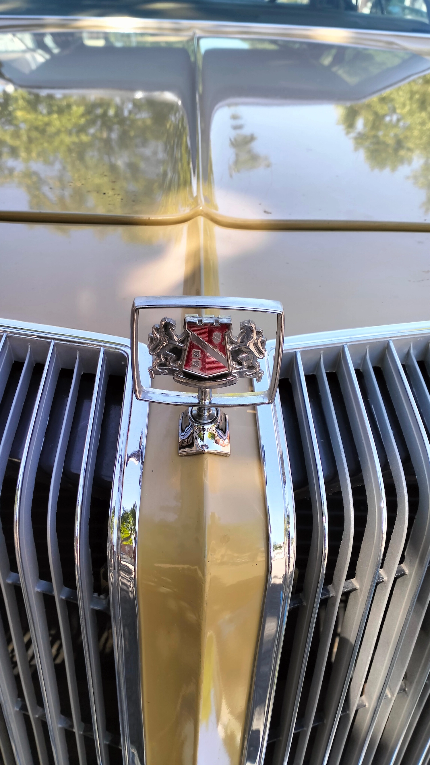 CHRYSLER New-Yorker 8
