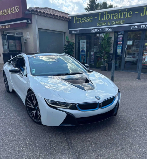 BMW i8 4