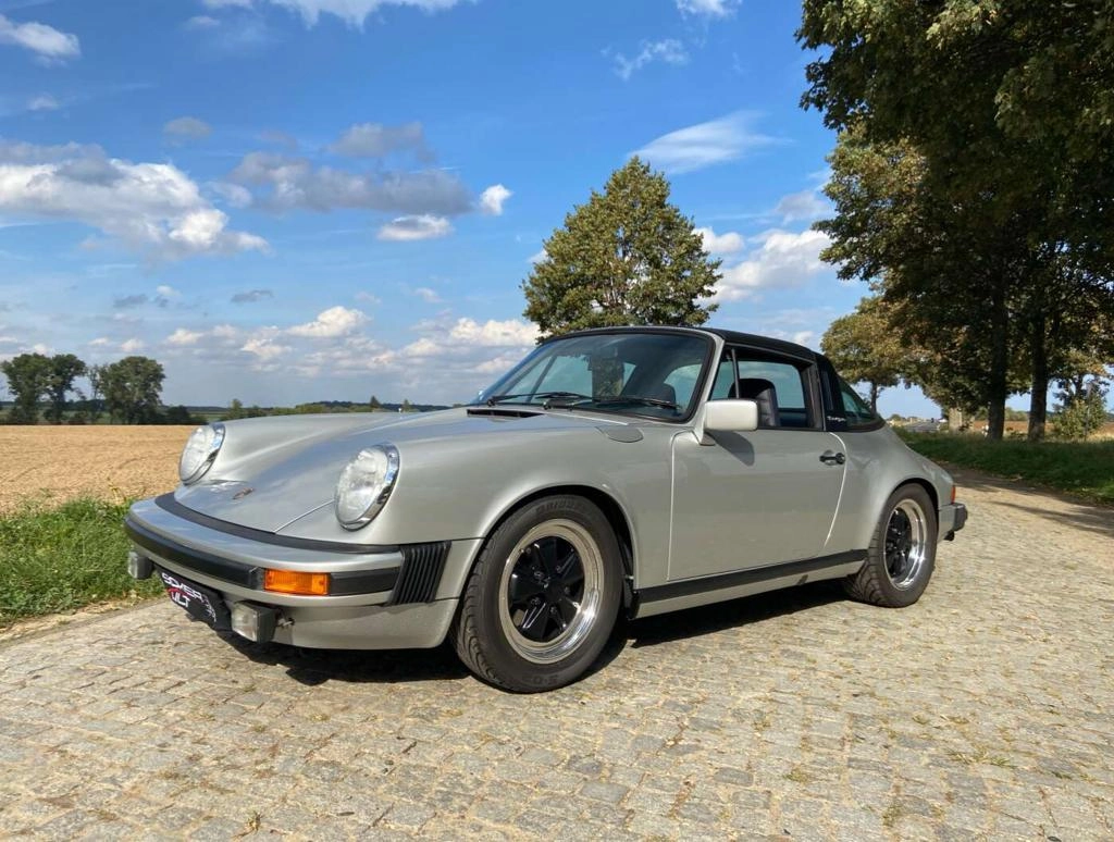 PORSCHE 911 3L SC 1