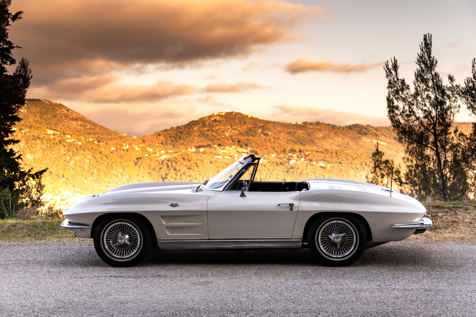 CHEVROLET Corvette C2 Stingray 3