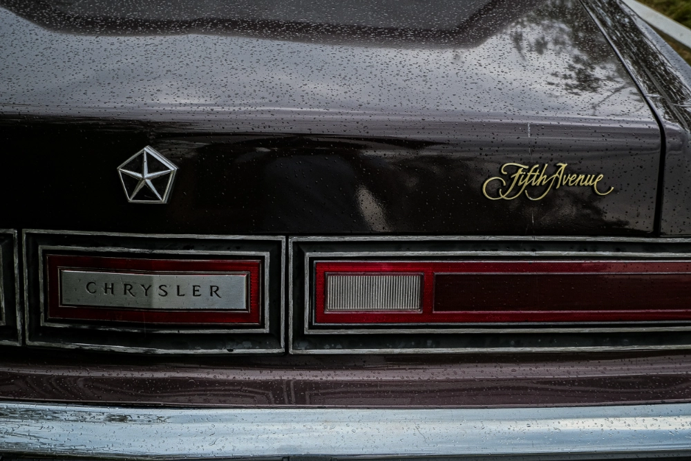 CHRYSLER Fifth Avenue 1