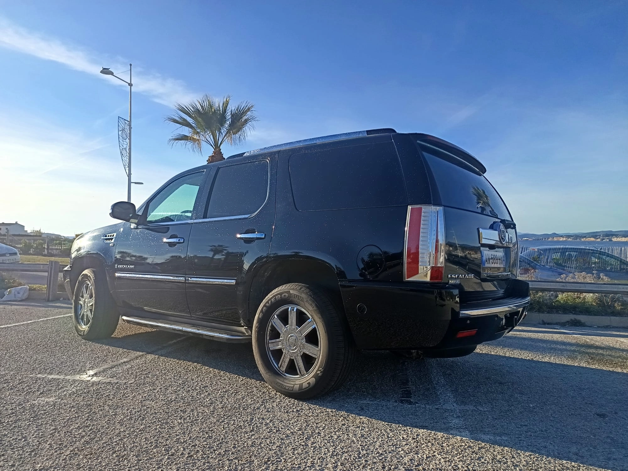 CADILLAC ESCALADE 2