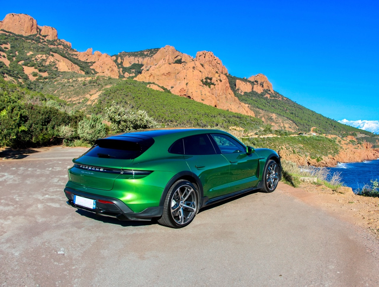 PORSCHE Taycan 2