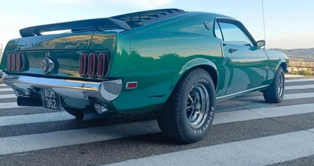 FORD Mustang  1