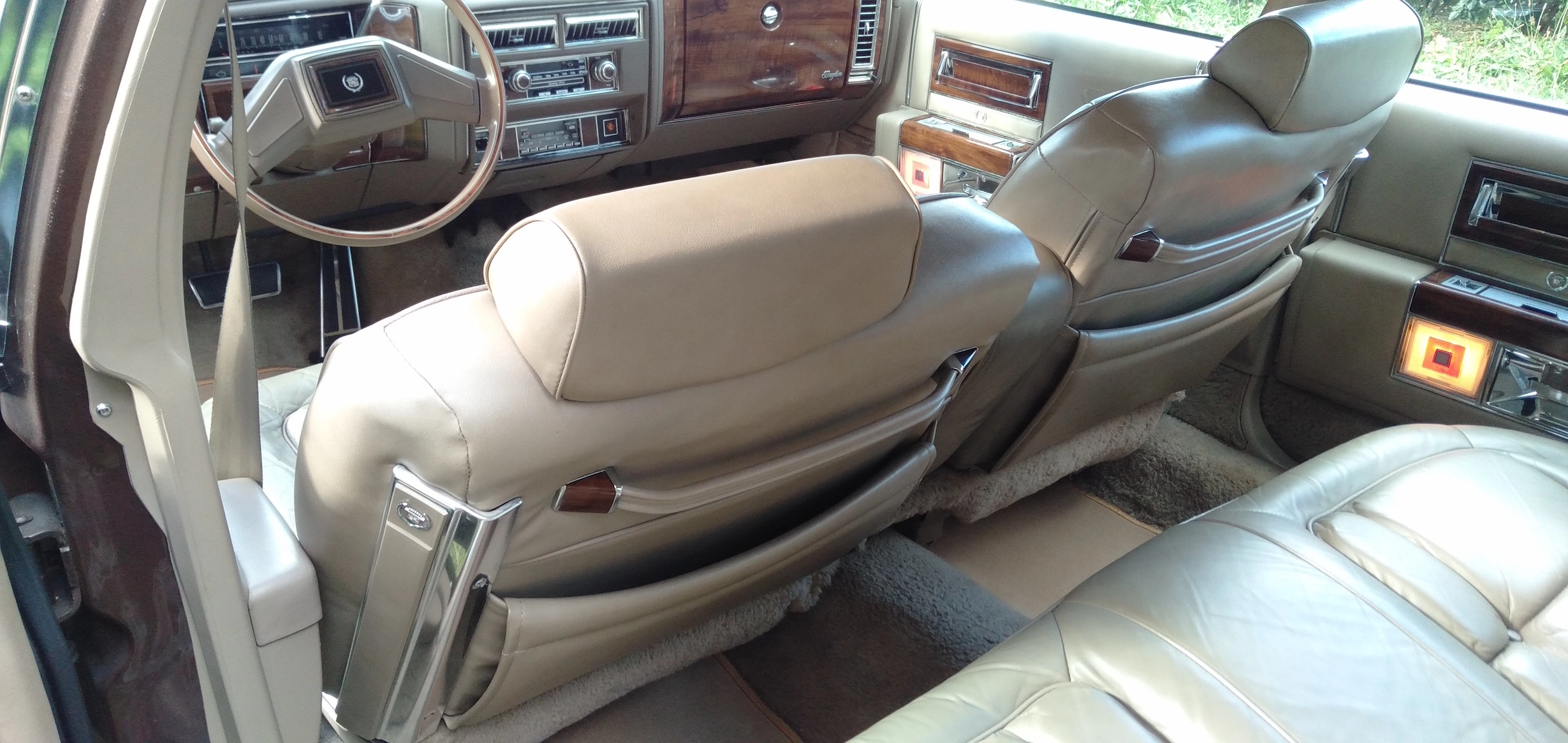 CADILLAC Fleetwood Brougham 8