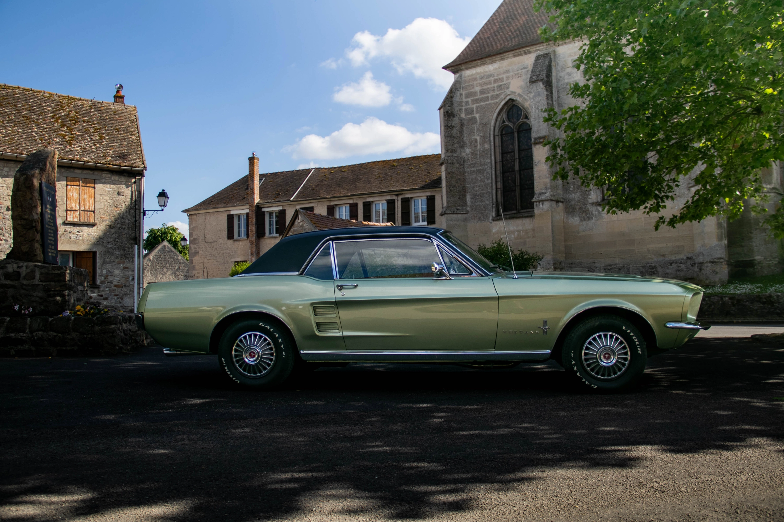 FORD Mustang Coupé V8 2