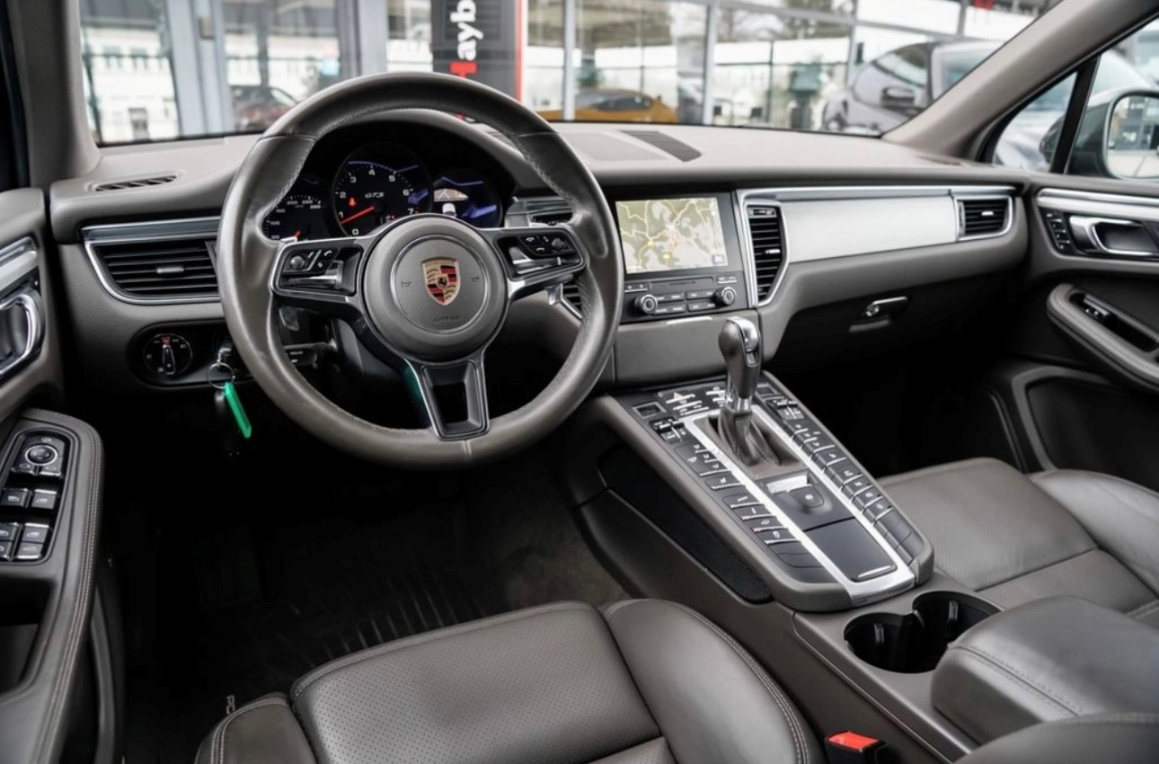 PORSCHE MACAN GTS 4