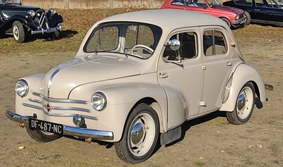 location RENAULT 4cv à Clichy