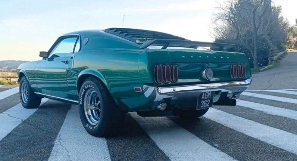 FORD Mustang  2