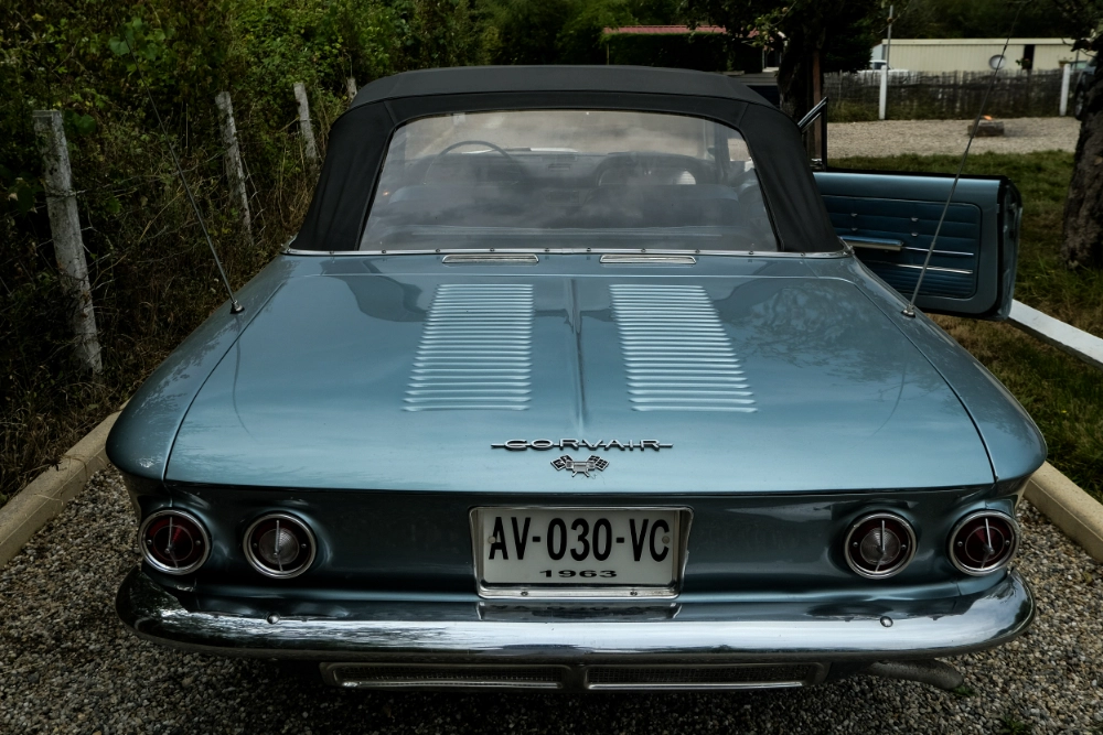 CHEVROLET Corvair 2