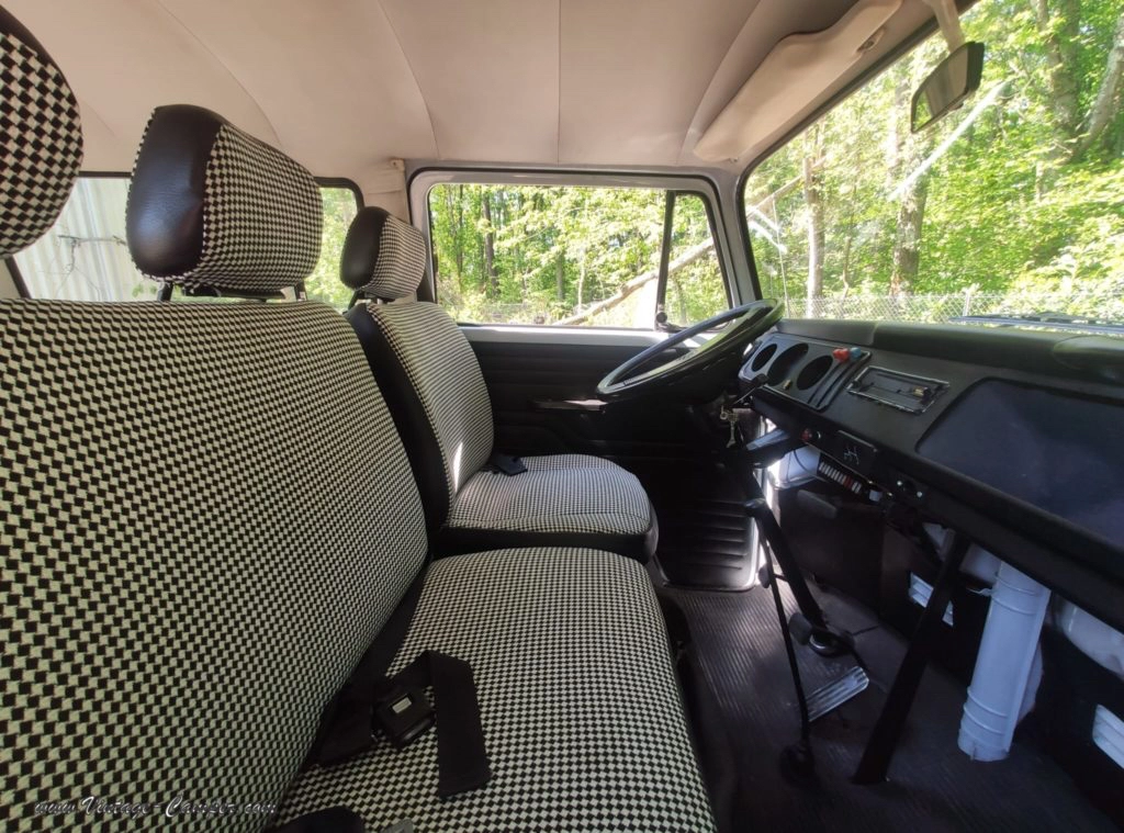 VOLKSWAGEN COMBI 2