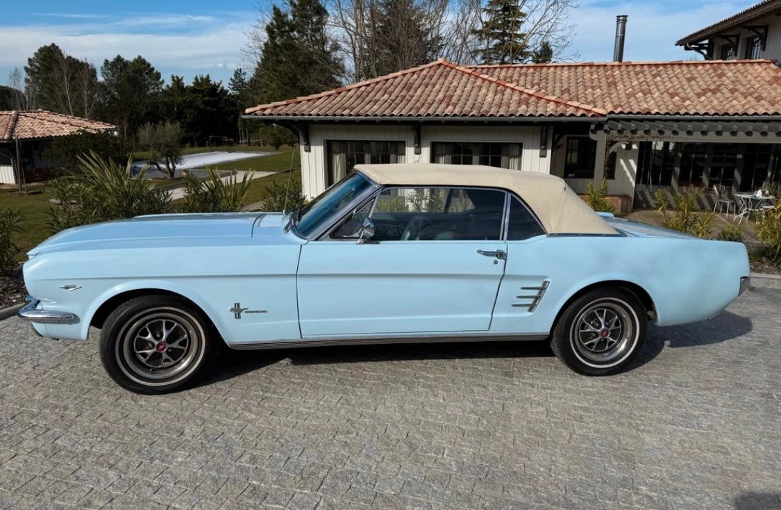 FORD Mustang  2