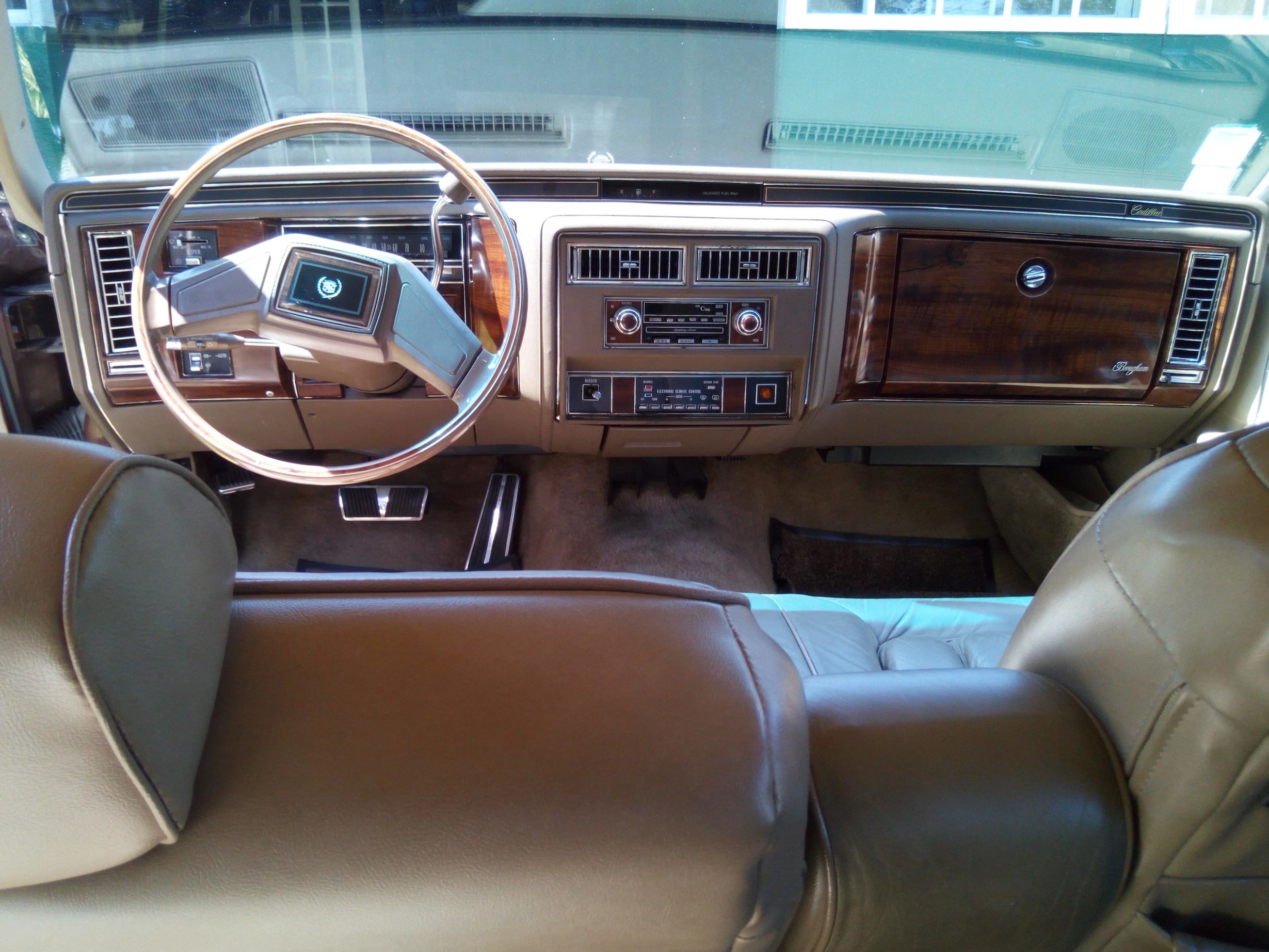CADILLAC Fleetwood Brougham 5