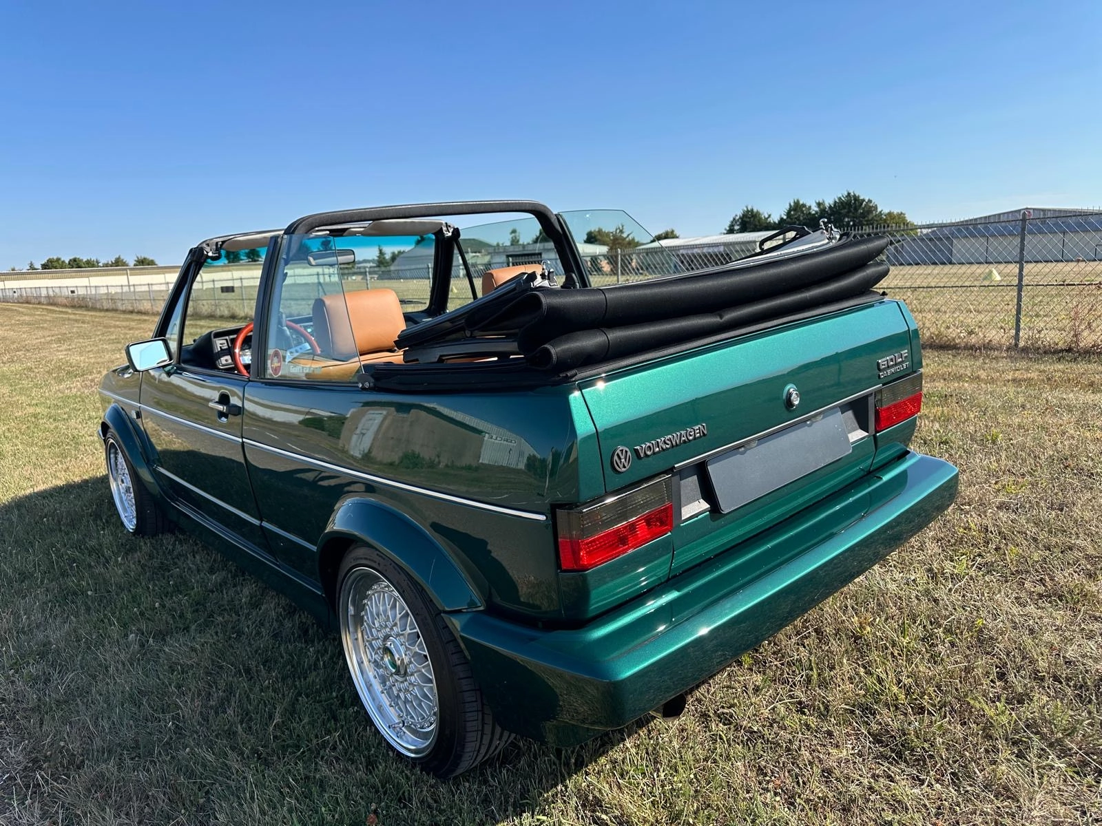 VOLKSWAGEN Golf1 Cab 3