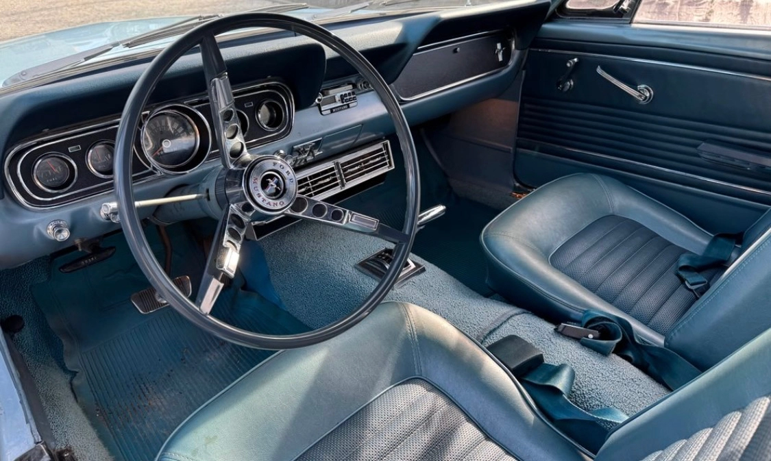 FORD Mustang  4