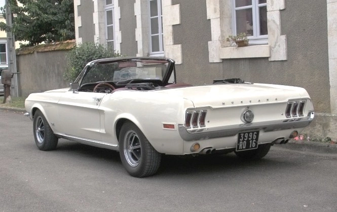 FORD Mustang 1