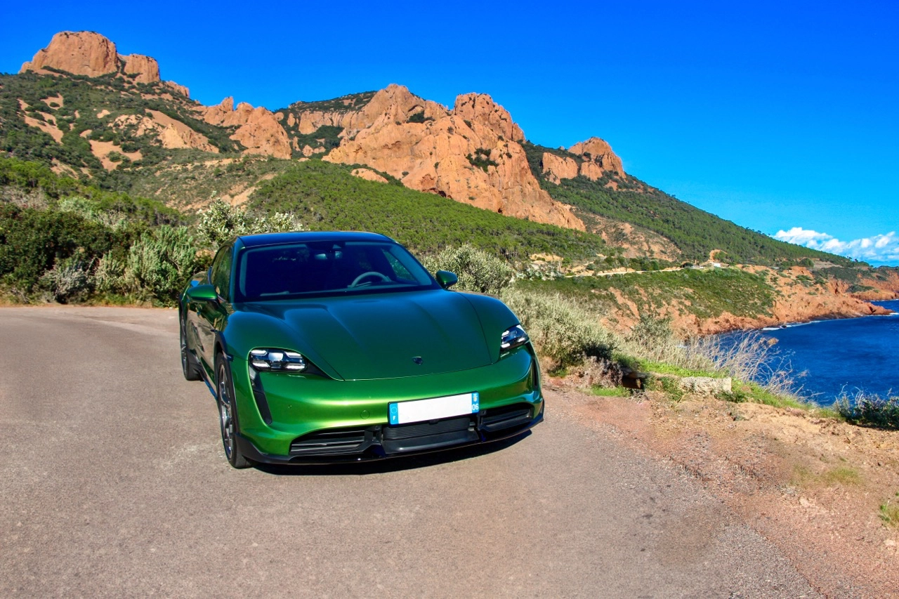 PORSCHE Taycan 4