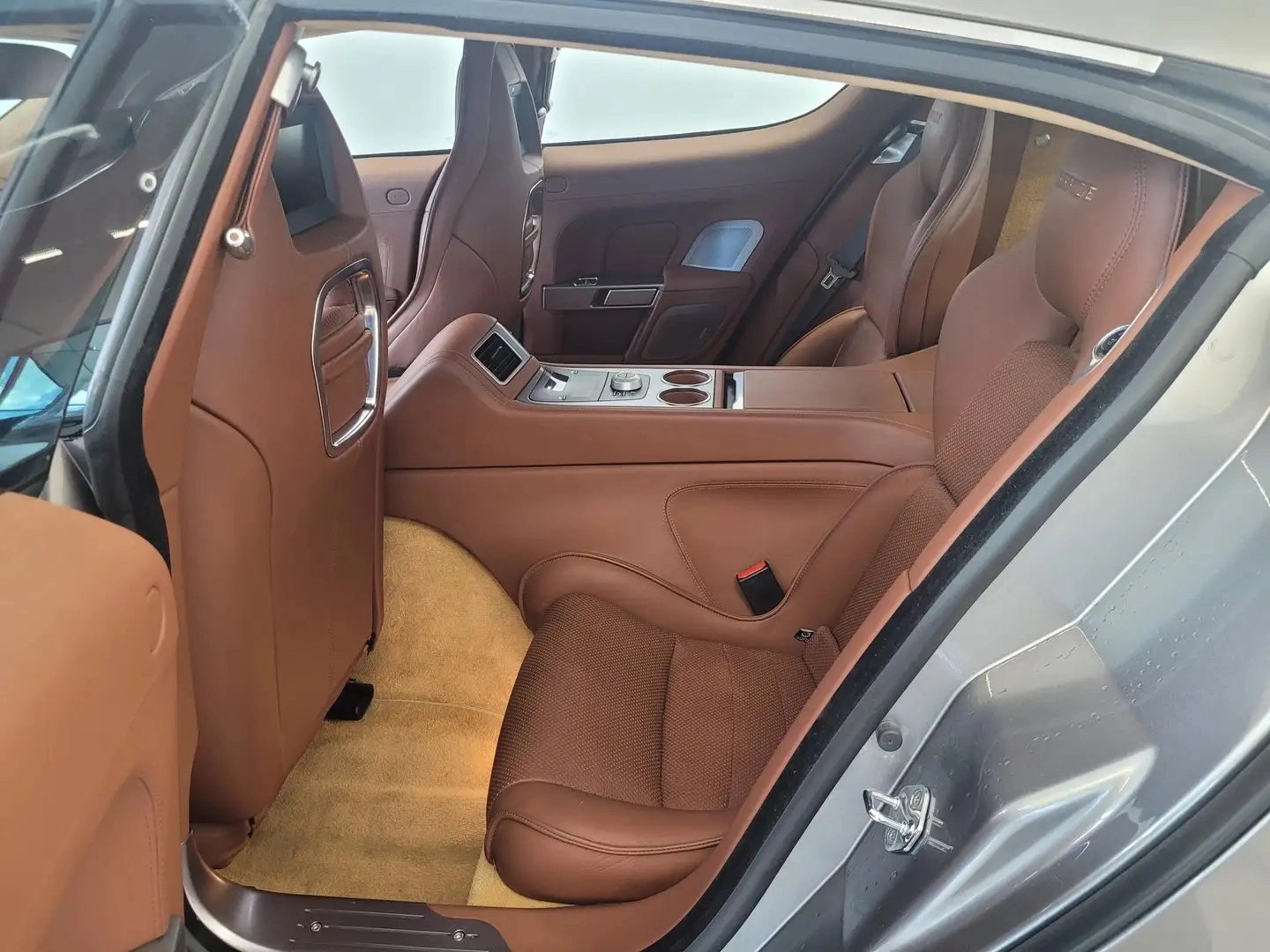 ASTON MARTIN Rapide 1
