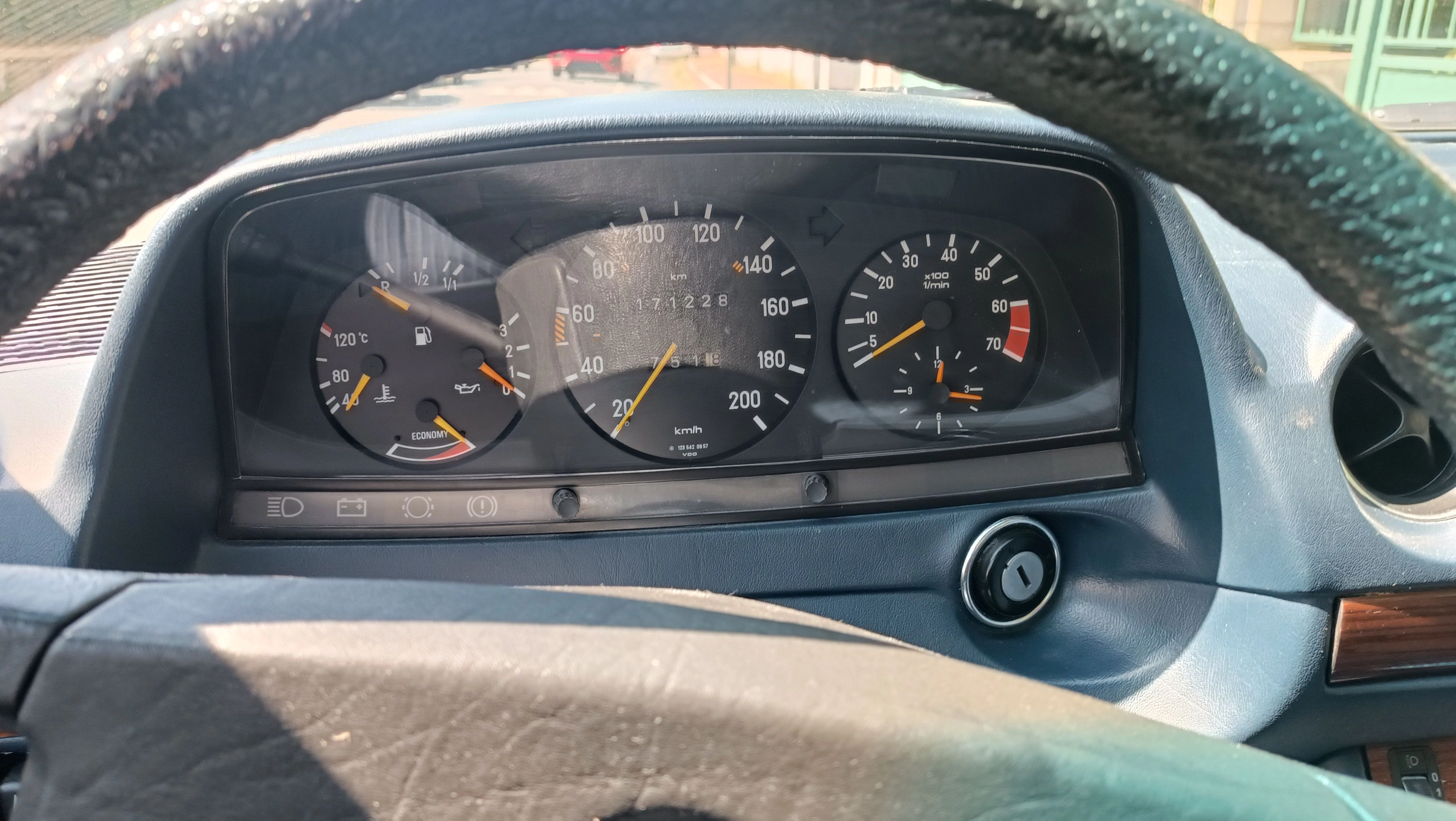 MERCEDES W123  7
