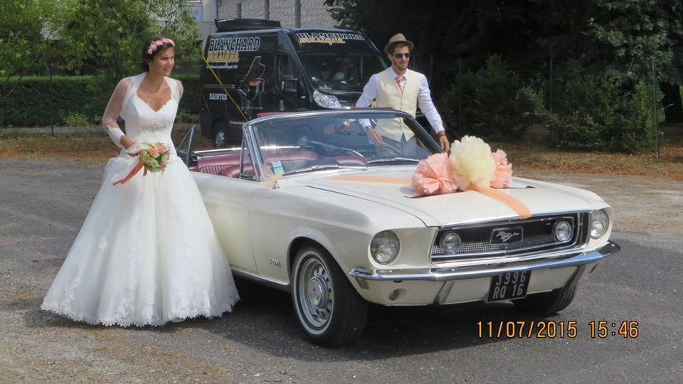 FORD Mustang 4