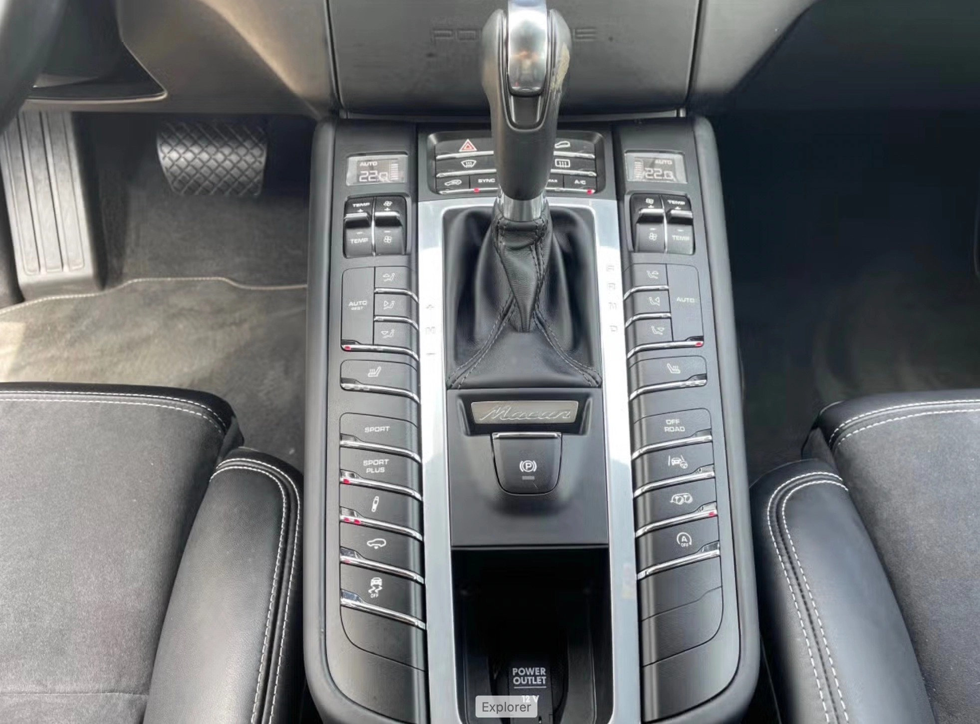 PORSCHE MACAN TURBO 3